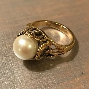 BRAND NEW Pearl Ring BY Jewel Kade